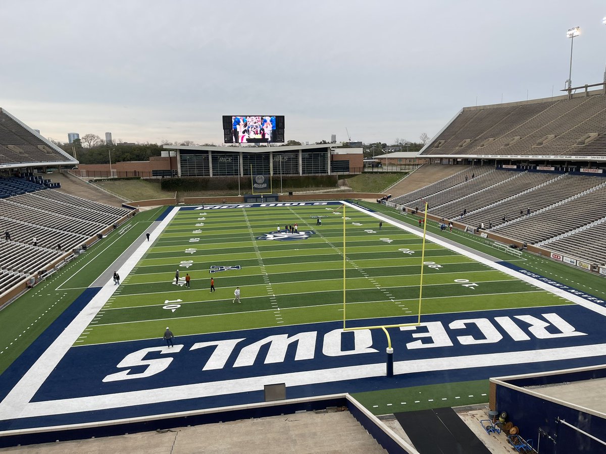 alexrparra's tweet photo. The @XFLRoughnecks @XFL2023 held a Kickoff event at #RiceStadium to welcome fans to the new season. El equipo de #Houston abre la primera temporada de la #UFL2024 en marzo. Mรกs detalles a lado de @_AbFigueroa y @victoraraiza en @DeportesHOU @deportesnation #LosRoughnecks https://t.co/PK5SI1N6r9