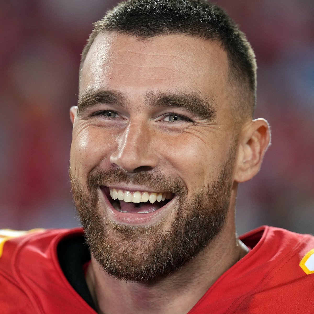 akafaceUS's tweet image. BREAKING: Taylor Swift and Travis Kelce say they will leave the United States if Donald Trump becomes President in 2024. What's your reaction?