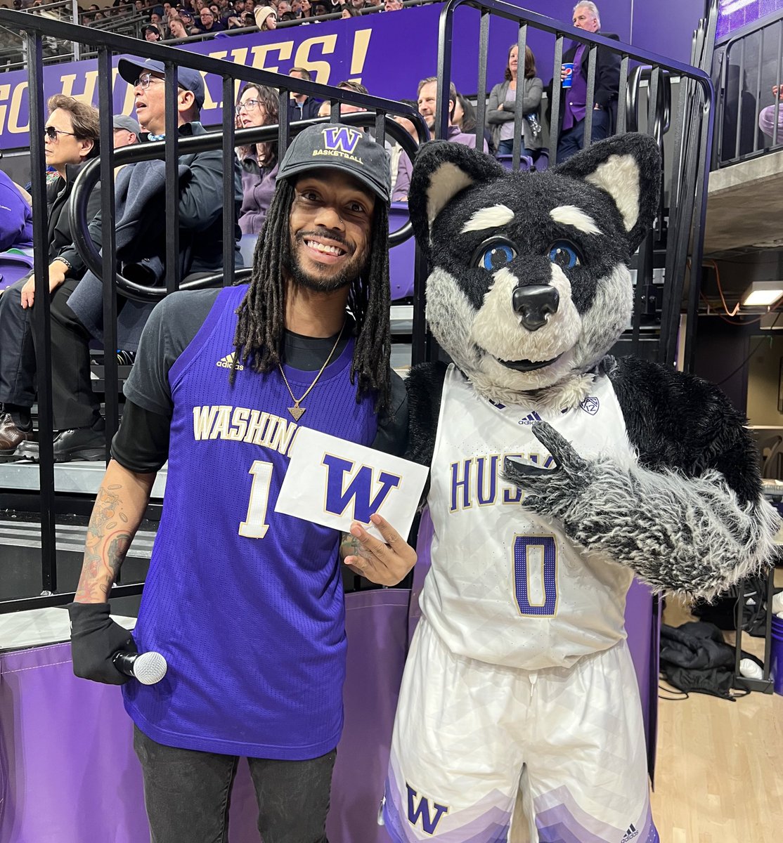 Another game bringing the entertainment and energy with my dawg @HarryTheHusky