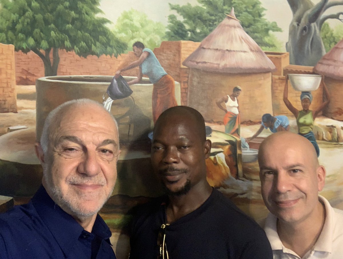 JMCambaceres's tweet image. #ThomasLegrain DG de C&amp;amp;D souhaite que les écoles du Groupe prennent initiatives dans domaines des #arts et du #sport. Pour cela contacts avec des artistes peintres  en #Afrique. #SoniaDjedatin au #Bénin style néo-naïf, onirique et #YouanBi au #Togo plus figuratif, portraitiste.