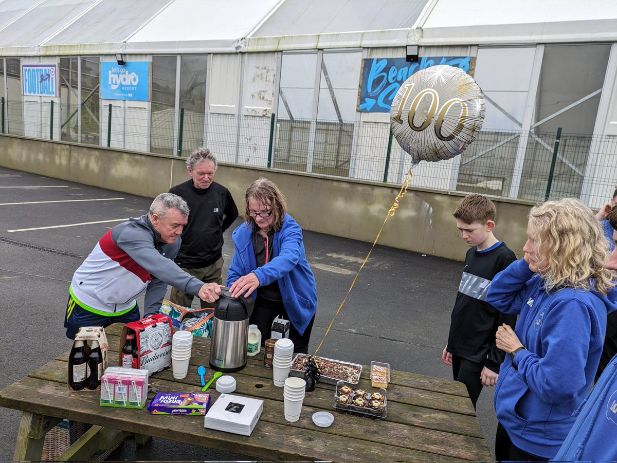 Finally, for today, we celebrate Clare's 100th Parkrun, whilst also volunteering as the 34 mins pacer (and doing a fabulous job too) 

Usual WNR celebrations at the end 🍻🎂

Rest of the results including a few PBs up tomorrow 

#parkrunmilestone 
#teamblue💙 
#loveyourclub