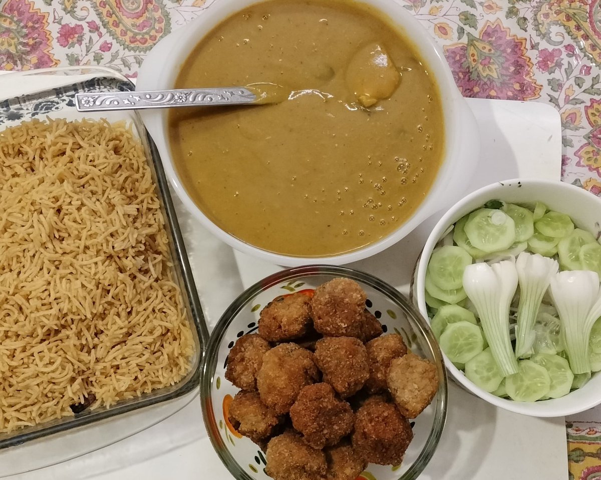 RashnaGazder's tweet photo. Exploring the essence of traditional Dhan Sak:  Brown rice, Mutton Dal, Salad, and Prawn kebabs – the main components captured in one delicious frame. A feast for the senses preferably enjoyed on lazy Sunday Afternoons ! 
#Dhansak #Parsifood #foodie
#SundayMotivation https://t.co/hGM29nddBB