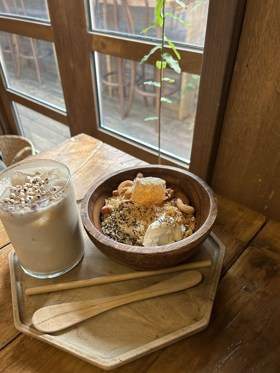 ppp_pririn's tweet photo. 韓国で流行ってるグリークヨーグルト（ギリシャヨーグルト）🥣有名所回ってみて1番美味しかったのが"THANKS.OAT"さん！もったりとしたヨーグルトと自家製のグラノーラにたっぷりな蜂蜜がけが本当に美味しい🍯弘大駅3番出口徒歩16分🚶安国駅徒歩4分🚶の2店舗あります！！ https://t.co/8B12lDqimR