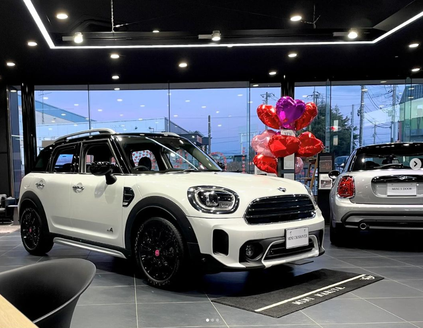 GlanzMini's tweet photo. 【MINI成田】
MINI CROSSOVER COOPER D
ショールームにて展示中です.ᐟ.ᐟ

今ならまだ現行モデル間に合います。
ぜひこの機会に実車をご覧くださいませ🤍

#mini成田 #crossover
#ナノクホワイト
#untamededition #限定車 https://t.co/yvaGVmlzzm