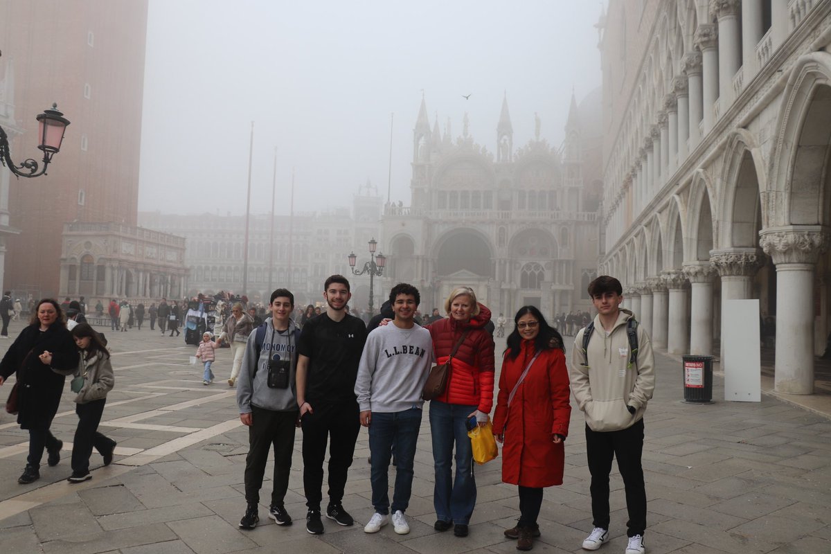 DoctorJOtto's tweet image. Walking around Venice (Part 2) #monomoyInItaly #monomoy @MonomoySchools @MonomoyLatin @miss_lee_shark
@cranberryteam @MonomoyMelinda @mrhsvpa