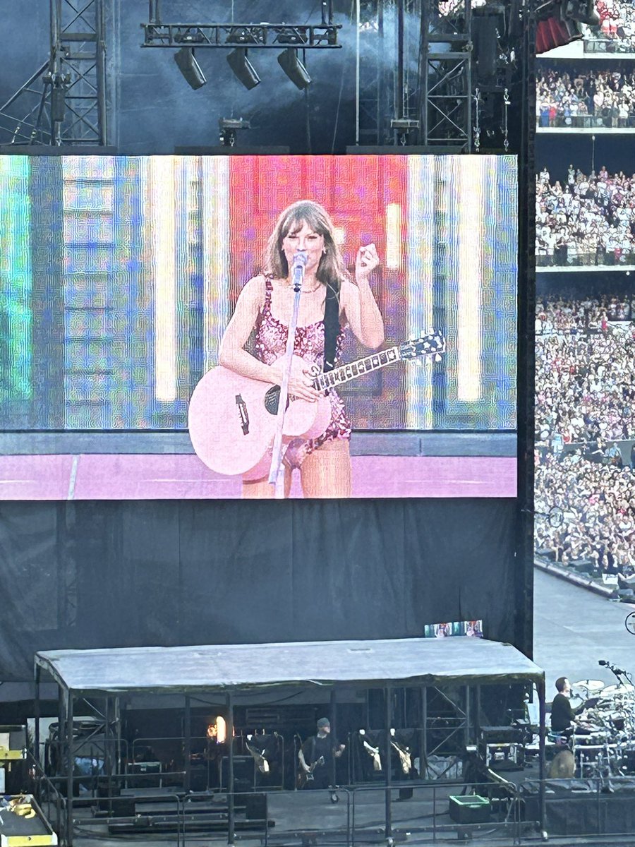 TSwiftNZ's tweet photo. “That’s 288,000 people over three nights. Melbourne you are the love of my life!” #MelbourneTSTheErasTour https://t.co/7A87thdzBO
