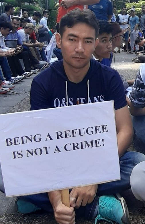 reza72077063's tweet photo. Please think for a minute. Can you imagine yourself as same like refugees Indonesia in uncertaint situation for 11 years? Can you imagine your without your mother and father while they are still alive?? 
#End12YearsInLimbo_Indonesia https://t.co/PzWZ62DLjc