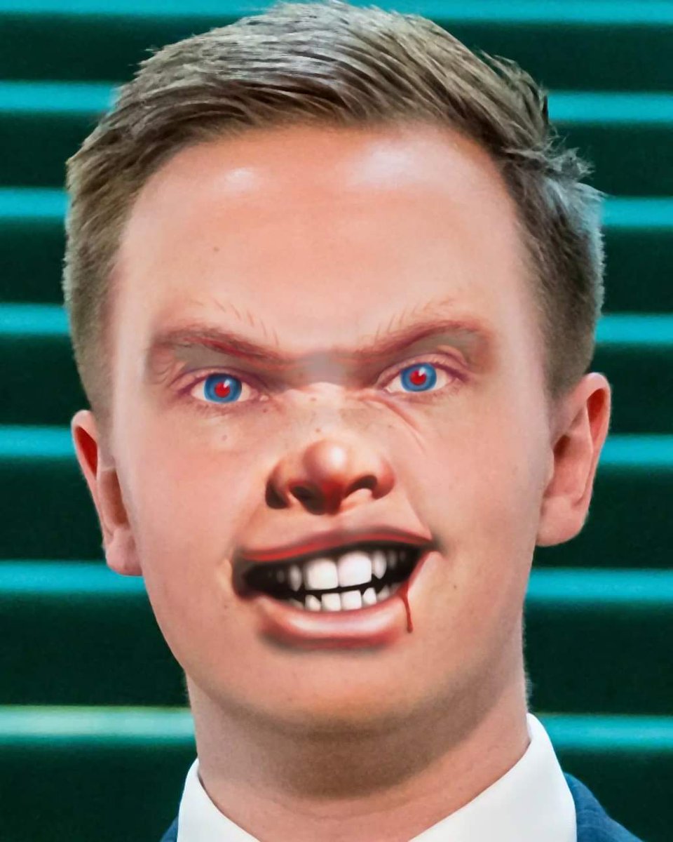 Jag heter Tobias Andersson o är en av SDs påläggskalvar.
Har allt som krävs för att tillhöra partitoppen.
Ett gediget hat mot S.
Ett gediget har mot invandrare.
En enkel resa till fascismen.