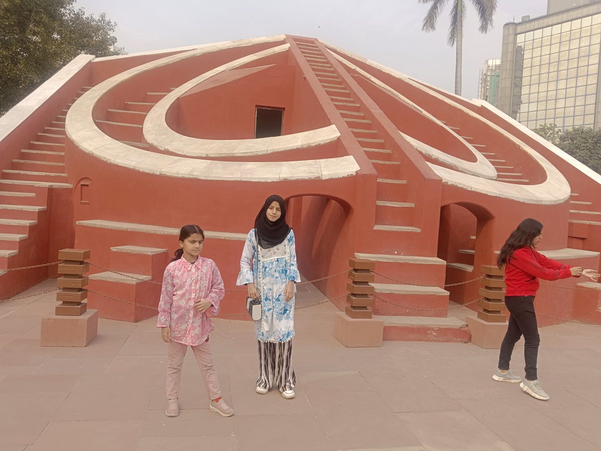Algazalisisters's tweet photo. Jantar Mantar Dehli ( Time machine) https://t.co/LlWuWS7lkk