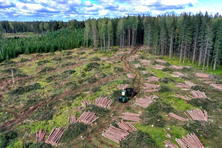 Since 1990, around 420 million hectares of forest 🌳have been lost through conversion to other land uses Agricultural expansion continues to be the main driver of deforestation, forest degradation and forest biodiversity loss Read more @UNEP's piece.👇🏽 unep.org/news-and-stori…