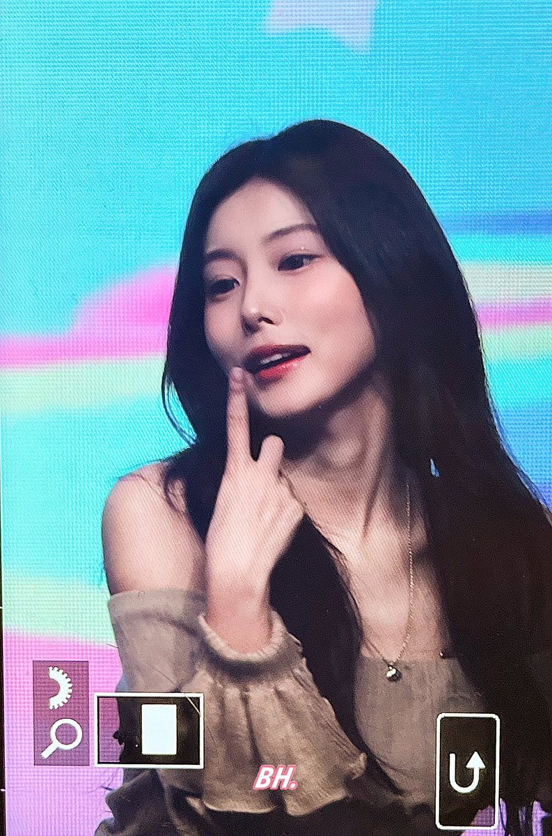 BH705's tweet image. 240218 TAIWAN 팬미팅 1부 #강혜원 

오늘 유독 공주님같으세요

#HYEWON #KangHyewon #カンヘウォン
@hyemu_official