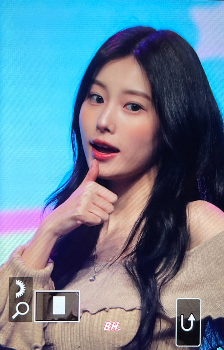 BH705's tweet image. 240218 TAIWAN 팬미팅 1부 #강혜원 

오늘 유독 공주님같으세요

#HYEWON #KangHyewon #カンヘウォン
@hyemu_official