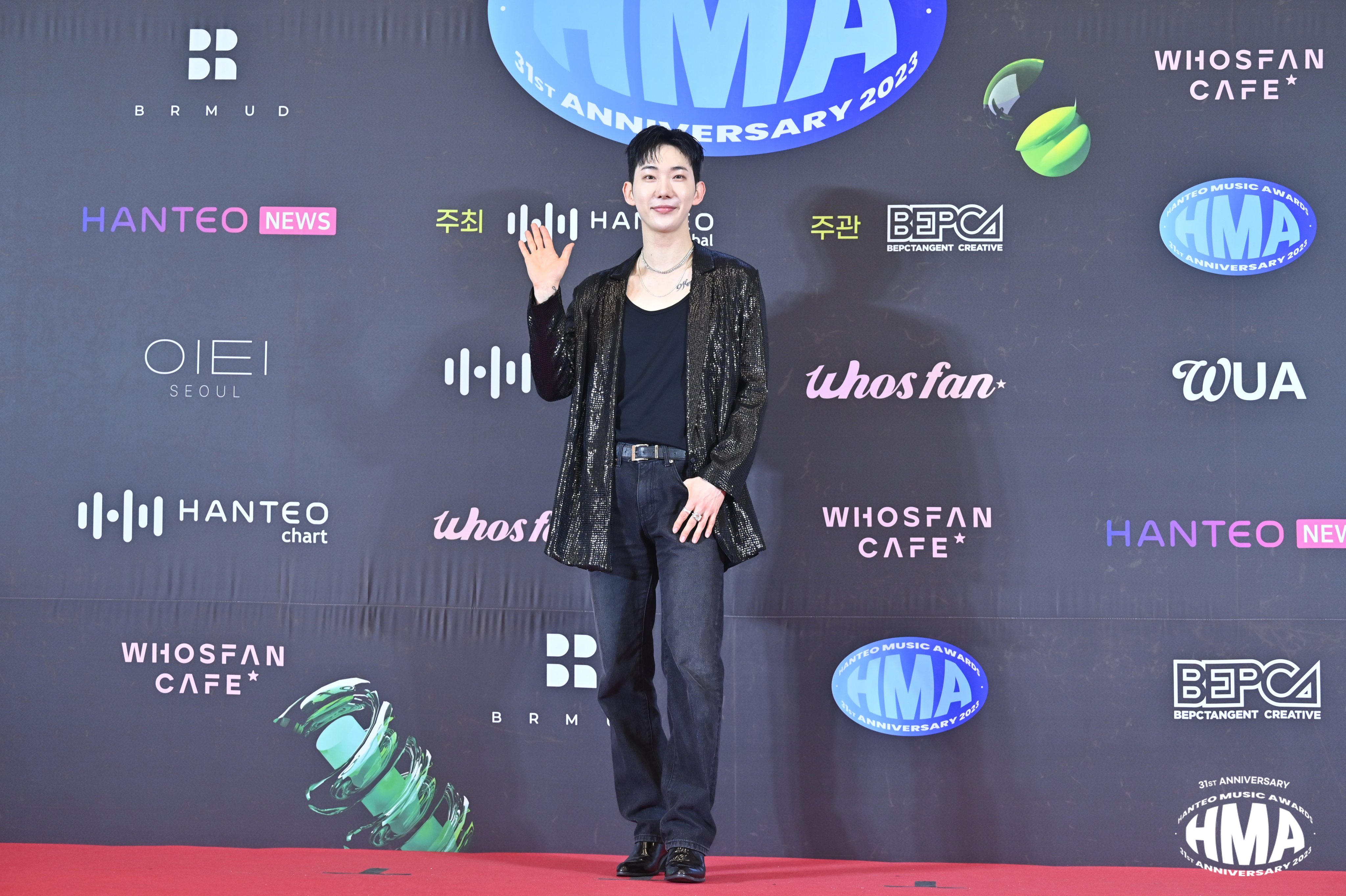 GGm6SMea0AA6nnL?format=jpg&name=4096x4096