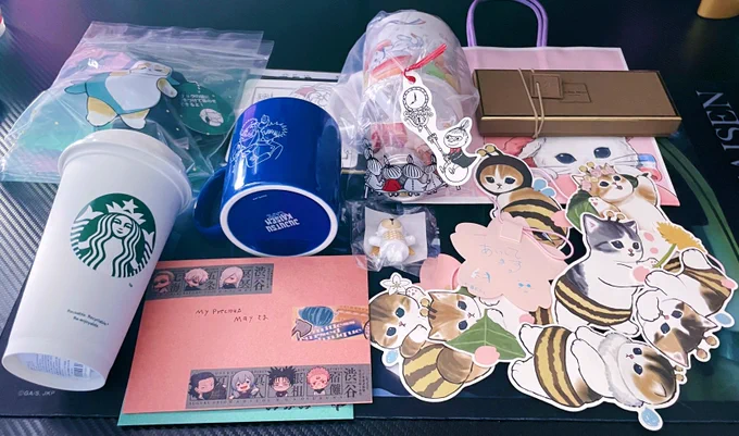 フォロワーさんからお手数と贈り物を頂きました🎁 (fansferさん経由)
いつもありがとうございます('▽`)✨
チョコがまた美味しくて🍫
ごじょせんゆじくん猫ちゃんいっぱいで心ポカポカです☺️🔆
改めてありがとうございました🫶🏻 