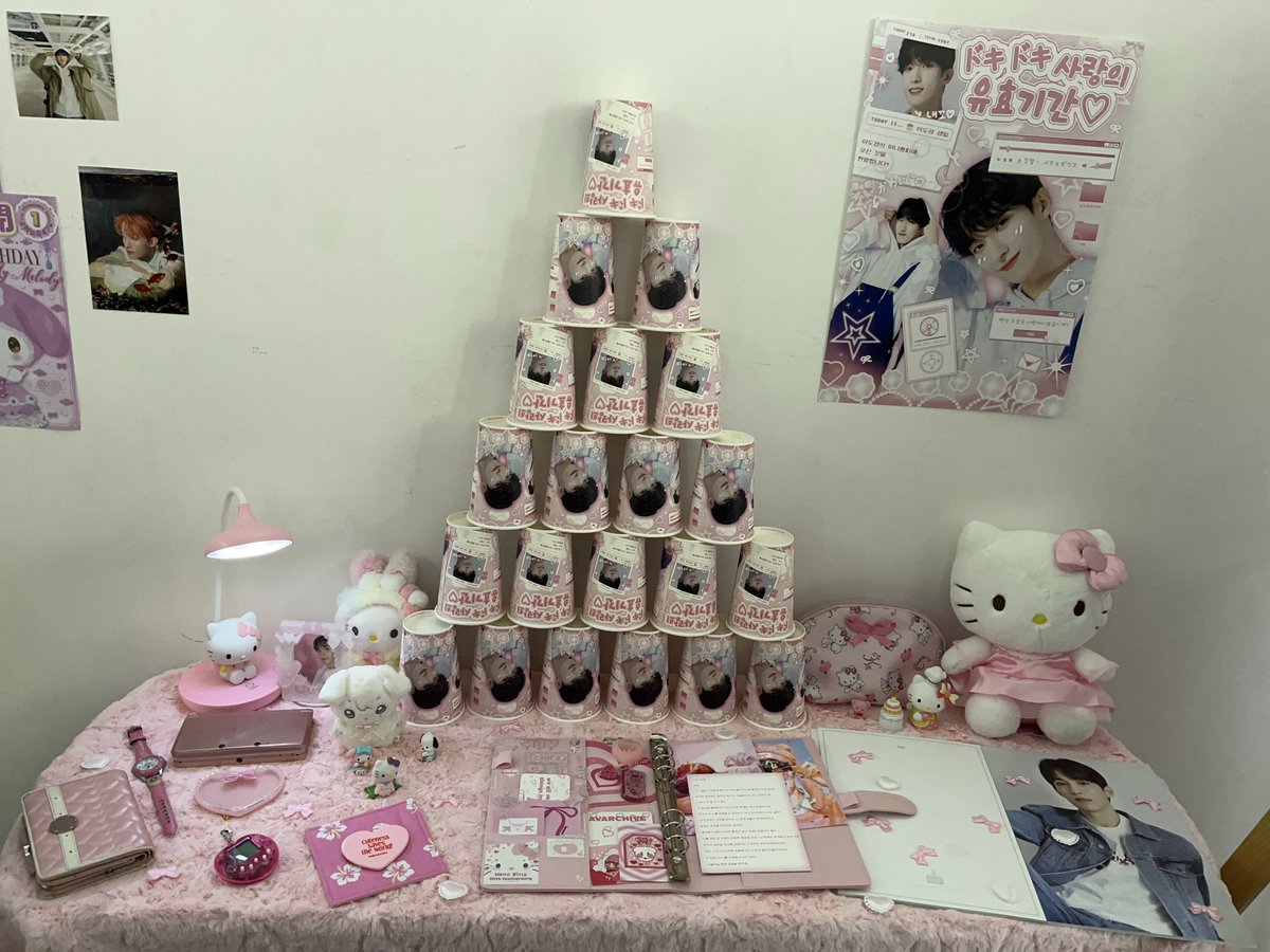 pie_pi_pie_'s tweet photo. 📍카페 소공원
완전 예쁜 핑크🩷 아기자기하구 예뻤습니당.💝 느낌좋은 핑크라 무드 맞추고 싶어성 원래 커피 사는 사람인데 핑쿠 복숭아 에이드 샀어요
(🎀ॣ•͈з•͈ ॣ)
#Pinklenseffect
#900일뒤_더_도아할_차례 https://t.co/0LOSkzhhKE