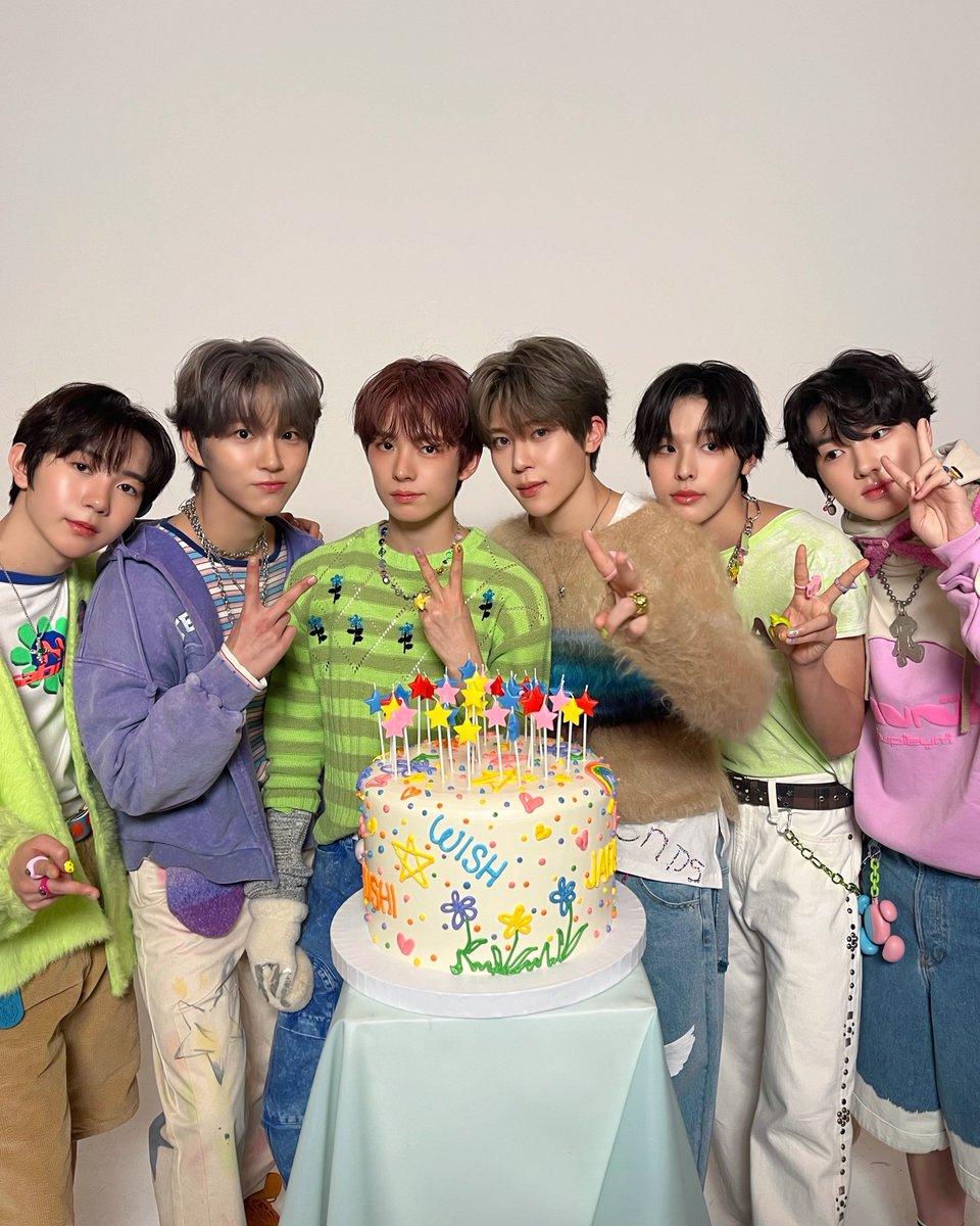 nctwishofficial's tweet photo. Let’s WISH it up☆·⁺ ⊹ ﾟ.⋆
#NCTWISH https://t.co/6UcMC3lUsw