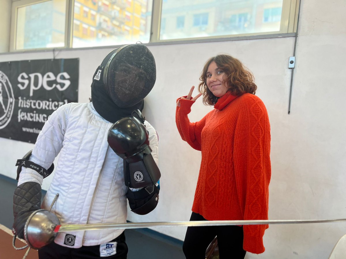 Lilah_mir's tweet image. Third place in rapier open promo category (mixed male and female) and first place in the female competition 🥇🥉
What a result! I trainer hard for that 🥹
I made a slowmotion gif of a thrust someone filmed #hema #rapier #historicalfencing