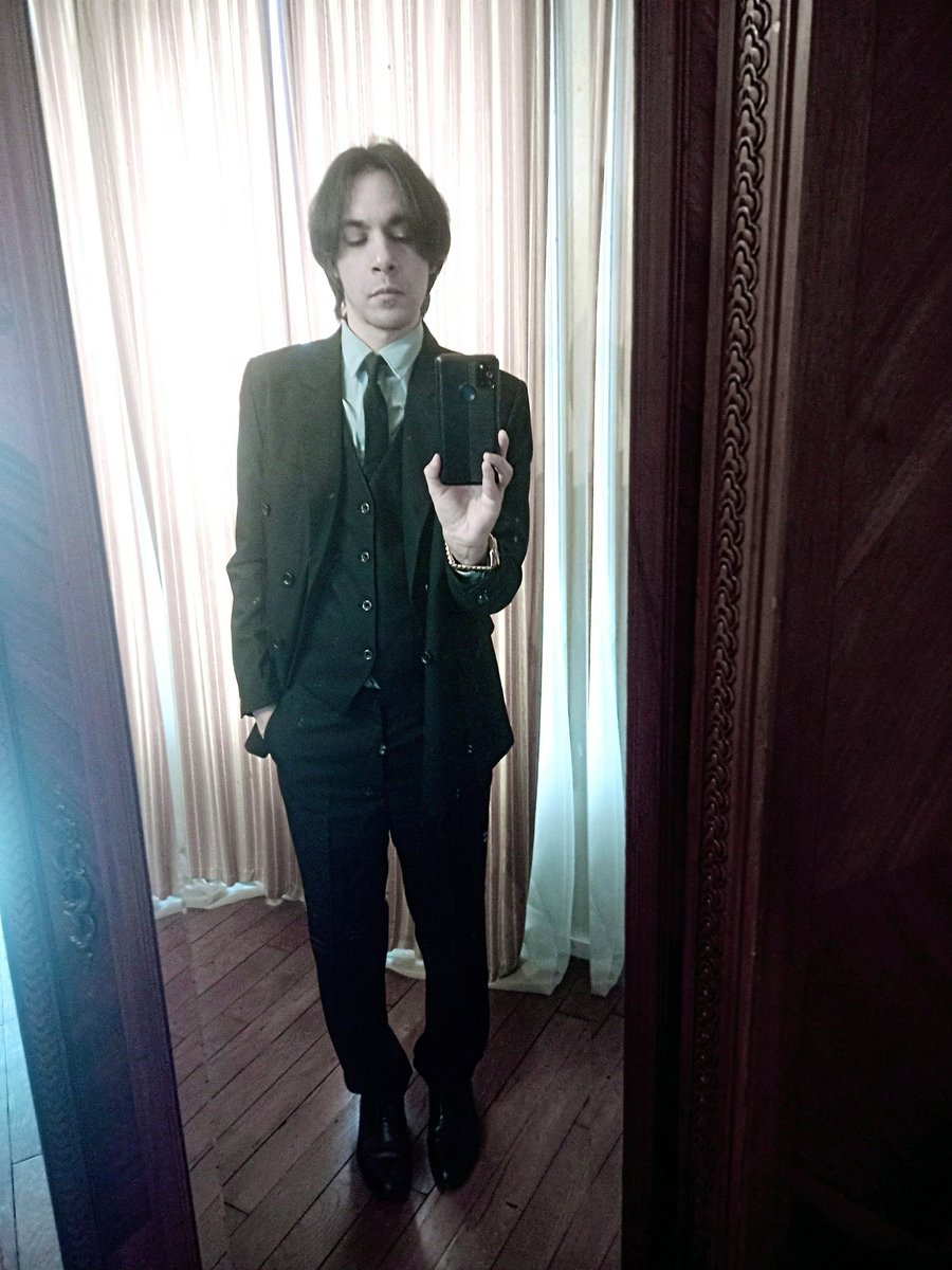 Ciel_PthWindsor's tweet image. During Holy Lent, His Royal Highness the young Christ Prince and English Earl Maxwell/Ciel/James Christ-Mitford will take care of the management of the manor and the earldom #youngmodel