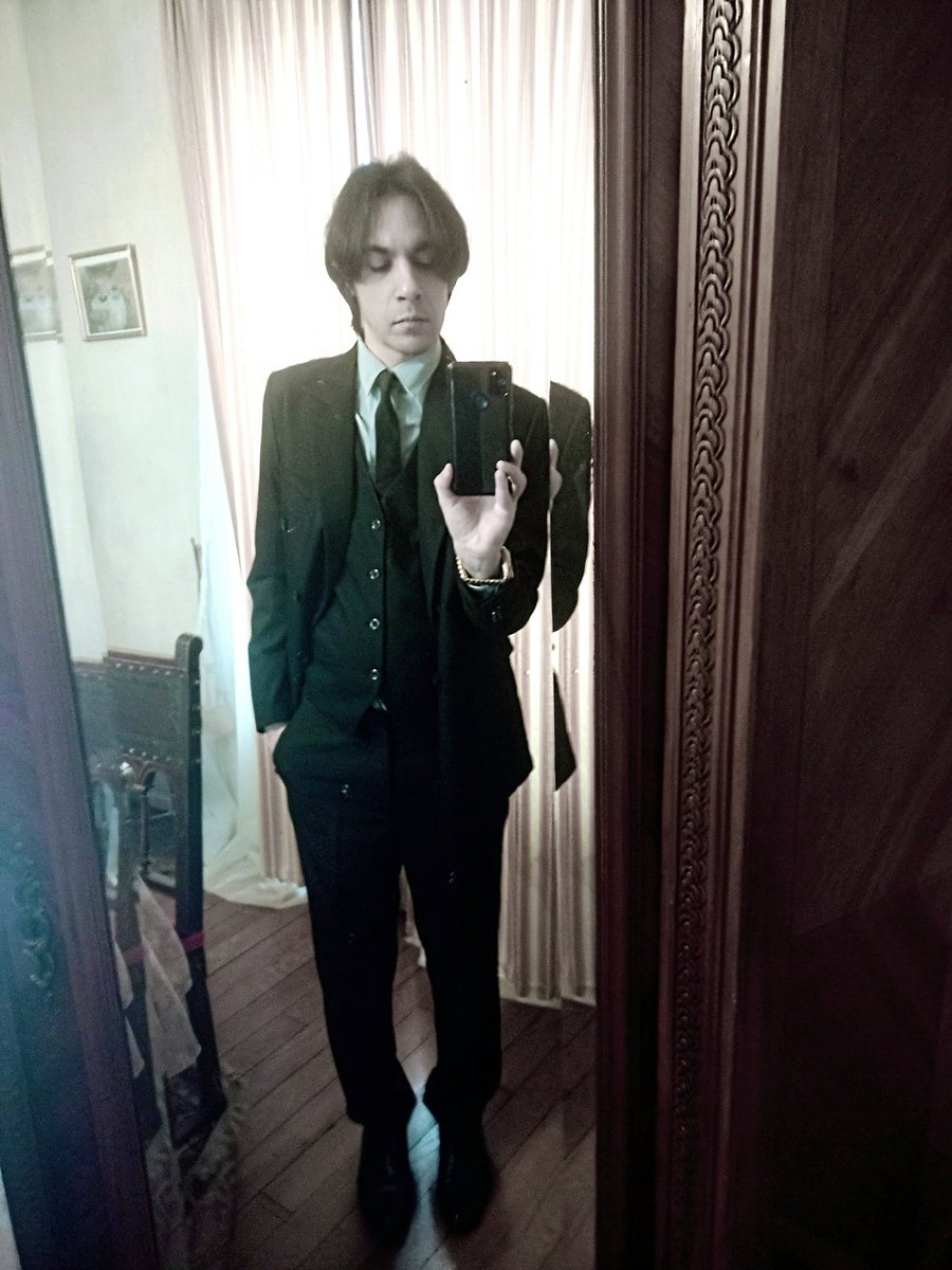 Ciel_PthWindsor's tweet image. During Holy Lent, His Royal Highness the young Christ Prince and English Earl Maxwell/Ciel/James Christ-Mitford will take care of the management of the manor and the earldom #youngmodel