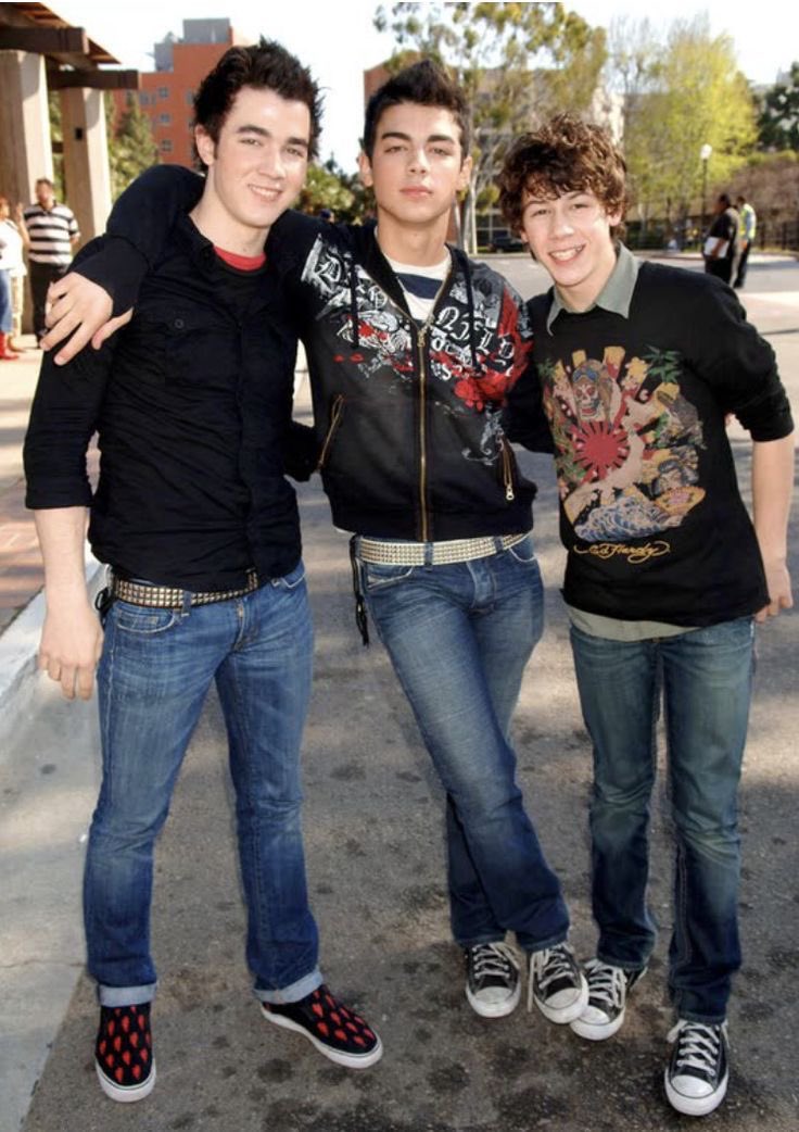 joejonasID's tweet photo. [COUNTDOWN] D-6

Indonesia Team Jonas! Are you ready to see Jonas Brothers on their first concert in Indonesia? Have you picked your outfits? How about taking inspiration from the iconic Joe’s outfits from the past😉

#jonasbrothersinjakarta @jonasbrothers https://t.co/VITeb4COLN