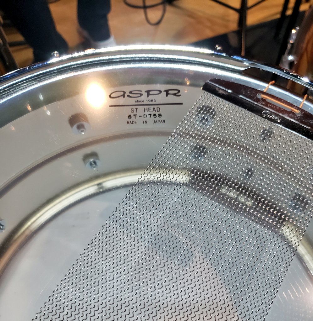 spiritsaaagoago's tweet photo. メンバーのリクエストでラディックの402を持参(正確には402t)
勿論アサプラ装着
スナッピーはグレッチの42のボンゾ仕様😄
コチラのスタジオさんは、アサプラ推しが盛んなので嬉しい🙌
#aspr
#sthead
#st250c
#st075
#lm402
#johnbonham https://t.co/IQNMRF3Wbb