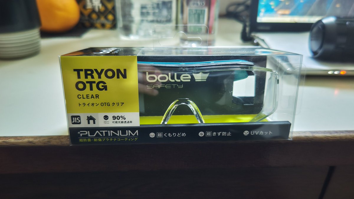kenstyle368's tweet photo. 錆打ち用に2480円の防塵メガネ買ってみた
ええんかこのメガネ。お前は曇らんのか https://t.co/1MumEXnUBD