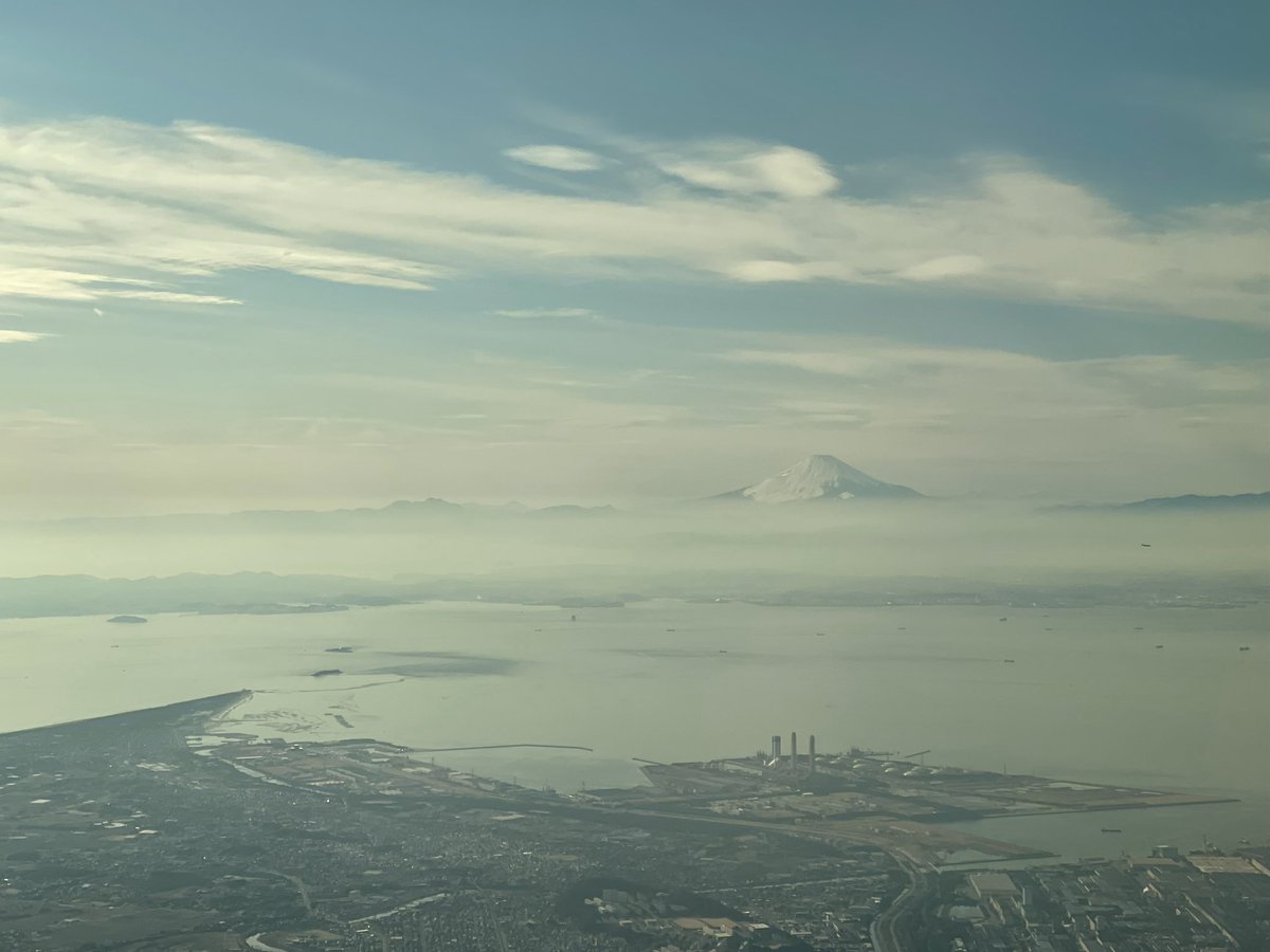 羽田に降りる時に見えた。富士山、綺麗だった。