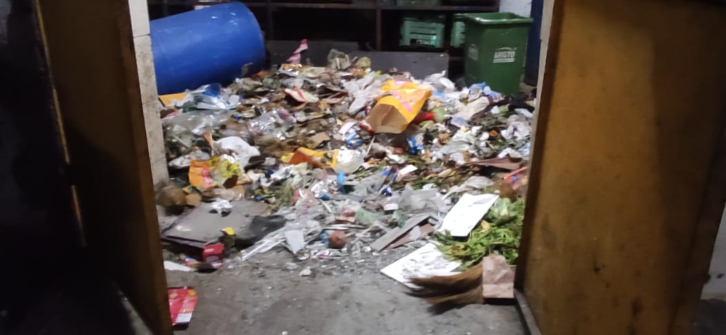 Anand_bigger's tweet photo. @OfficialGNIDA , @dmgbnagar ,@dmnoidacircle , Please see the condition of basement in Samridhi grand avenue society in GreNo west. A dumpyard is there in basement.Already have complained in authority office  but no action taken ever. https://t.co/9aHEuFk2EV