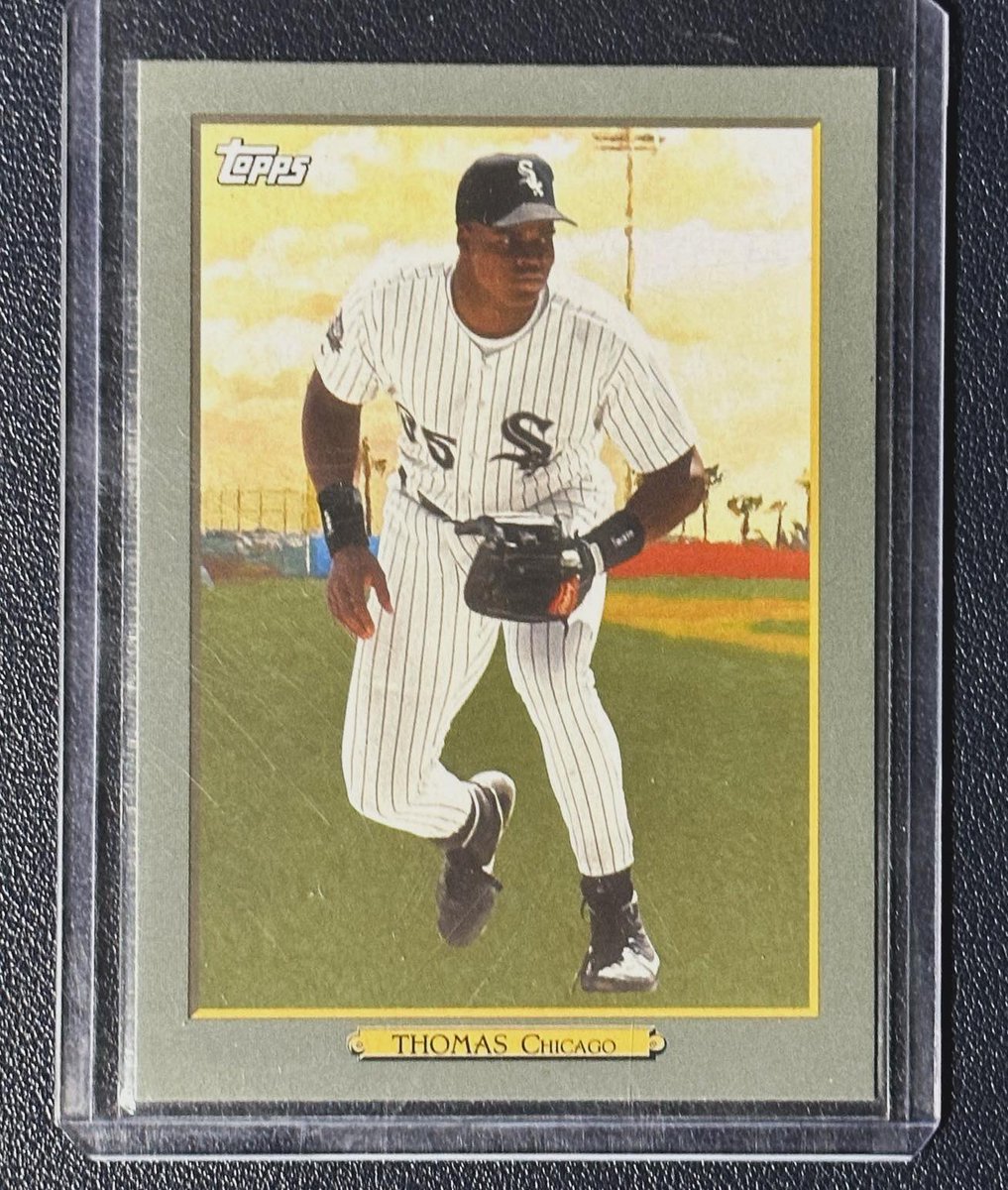 YeahThoseCards's tweet photo. Day 17
#FrankFebruary plus Freddie Freeman
#PCFebruary #bighurt #frankthomas @whitesox @freddiefreeman5 #freddiefreeman #turkeyred @topps #toppschrome @mlb #baseball #baseballisback #sportscards #whodoyoucollect #thehobby https://t.co/ETpvS5RWtB