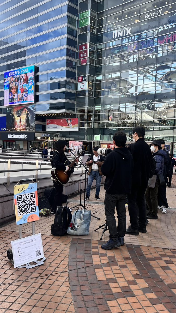 sarasa_kadowaki's tweet photo. 【スタッフより。】

大宮駅西口にて路上ライブ中です！
お近くの方はぜひお立ち寄りください🎀

#門脇更紗 https://t.co/mgcQHvK7X2