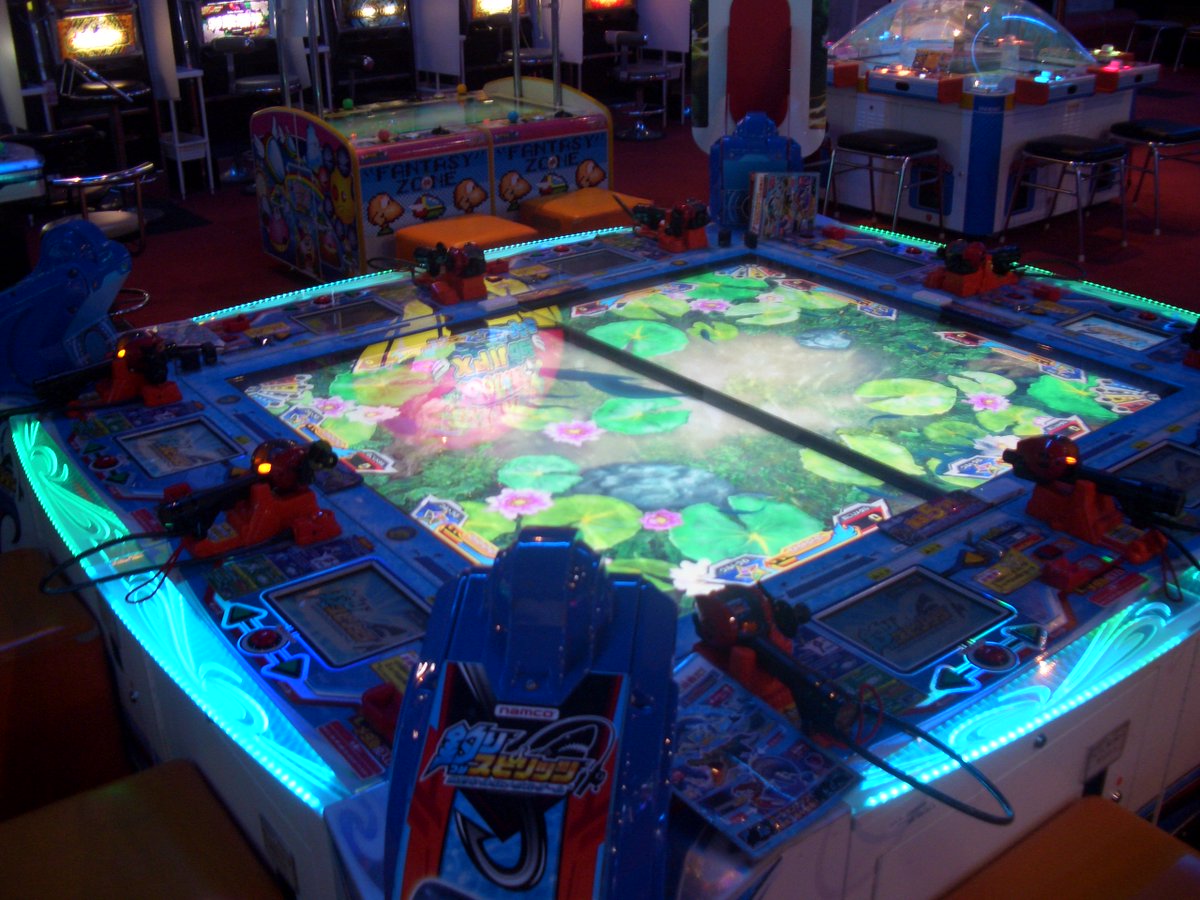 設置機種紹介 #釣りスピリッツ 画面内で泳ぐお魚達をサオ型のコントローラーで釣りあげよう！  魚の強さに合わせてロッドを選んだり、必殺技を使って弱らせて上手く攻略しよう！ #加古川 #ゲーセン #ホムスタ #メダル #釣りスピ