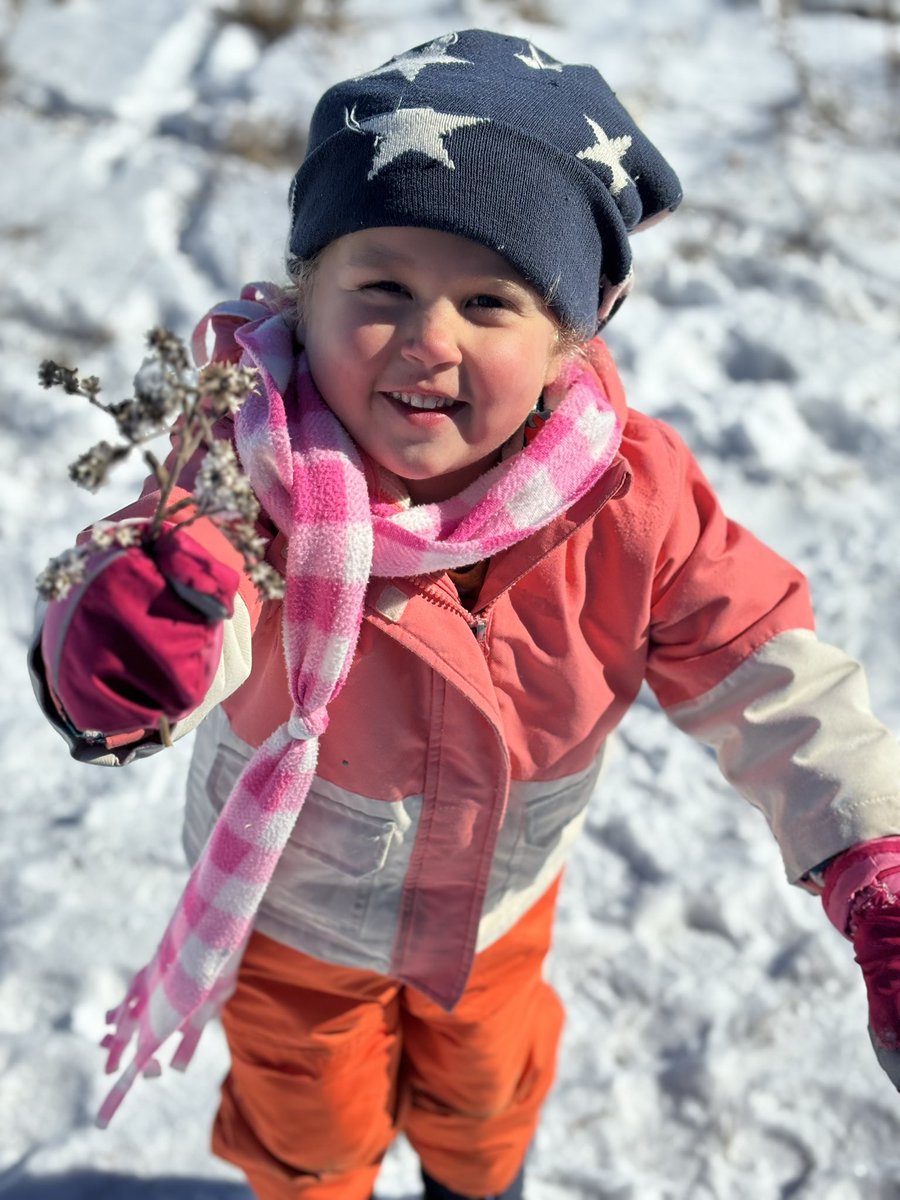 KM_CommunityEd's tweet photo. 💨🐦‍⬛🪶Brrr Friday afternoon ECFE “Nature Based” YOUNG EXPLORERS preschool class got to hang their bird feeders and explore the meadow! 🌲🌾
#naturebased #learning #prek https://t.co/2vdMGNYawm