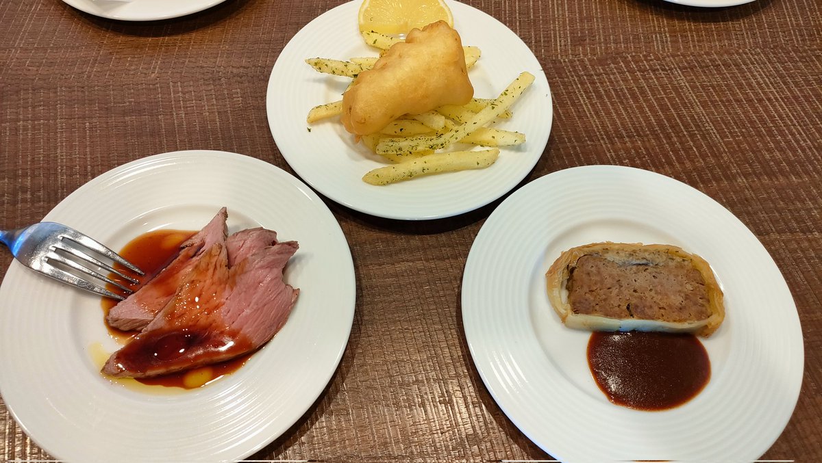 chat_com's tweet image. 以前ギリシャ料理やってたホテルのランチが、今回はイギリス料理だった。
満喫した！