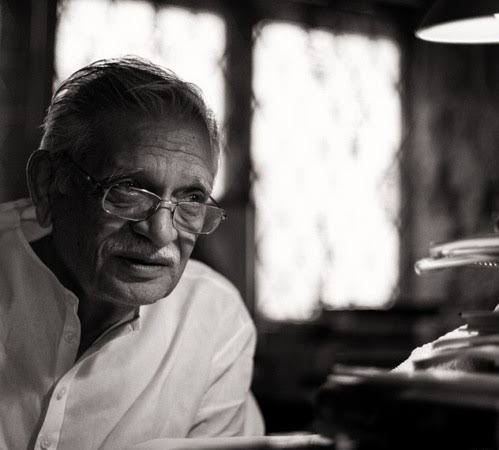 dash_tectonics's tweet photo. "...uss waqt agar kaagaz pe likhi ek nazm udte-udte
sooraj mein geere
toh suraj phir se jalne lage." 🙏

#Gulzar #JnanpithAward https://t.co/uKiGKNAe58