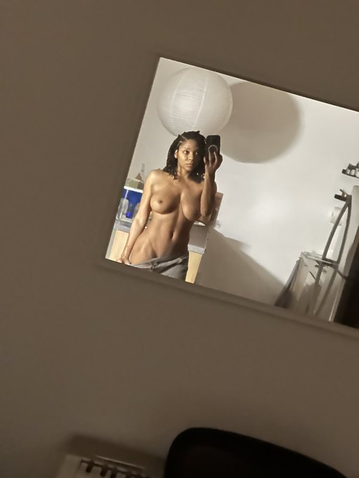 It&rsquo;s cold today. https://t.co/n2qhajvK4J