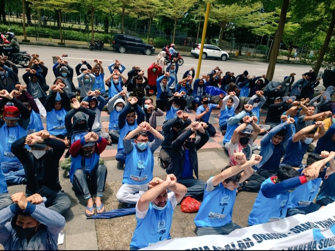 حقوق بشر برای همه . کجاست حقوق بشر.  مهاجرین ‌در اندونزی به مدت 12 سال بدون کدام  
   حق و حقوق انسانی زندگی میکنند...
#End12YearsInLimbo_Indonesia