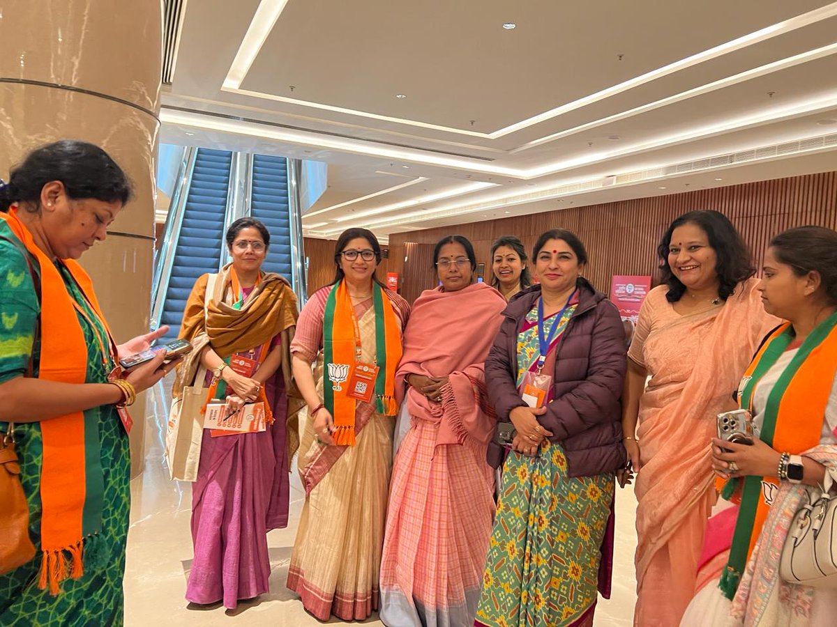 BJPMahilaMorcha's tweet photo. Some Glipses and light moments with national president smt. @VanathiBJP  BJPMM &amp; her team at Bharat Mandapam BJPNational Conclave 2024.

#bjpnationalconclave2024 https://t.co/cHMuXxdCll