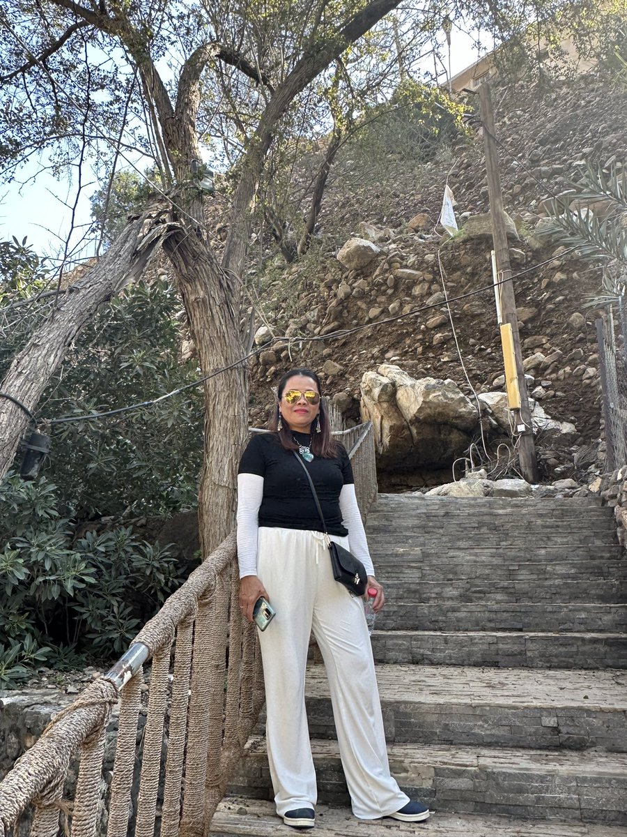 BisdakV's tweet photo. Weekend adventure at Wadi Shees, a post before our ascent to a mountain village, date farms & a falaj, a local traditional water system, are situated.
#Sharjah #UAE #weekend #adventure #wadi #Shees #oasis #desert #explore #nature #MiddleEast #khorfakkan #travel #destination https://t.co/4sZ0JXMJpq