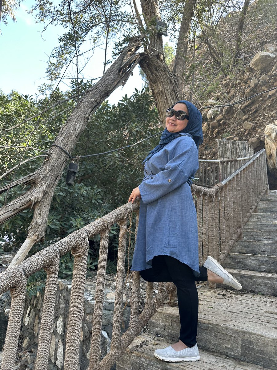 BisdakV's tweet photo. Weekend adventure at Wadi Shees, a post before our ascent to a mountain village, date farms & a falaj, a local traditional water system, are situated.
#Sharjah #UAE #weekend #adventure #wadi #Shees #oasis #desert #explore #nature #MiddleEast #khorfakkan #travel #destination https://t.co/4sZ0JXMJpq