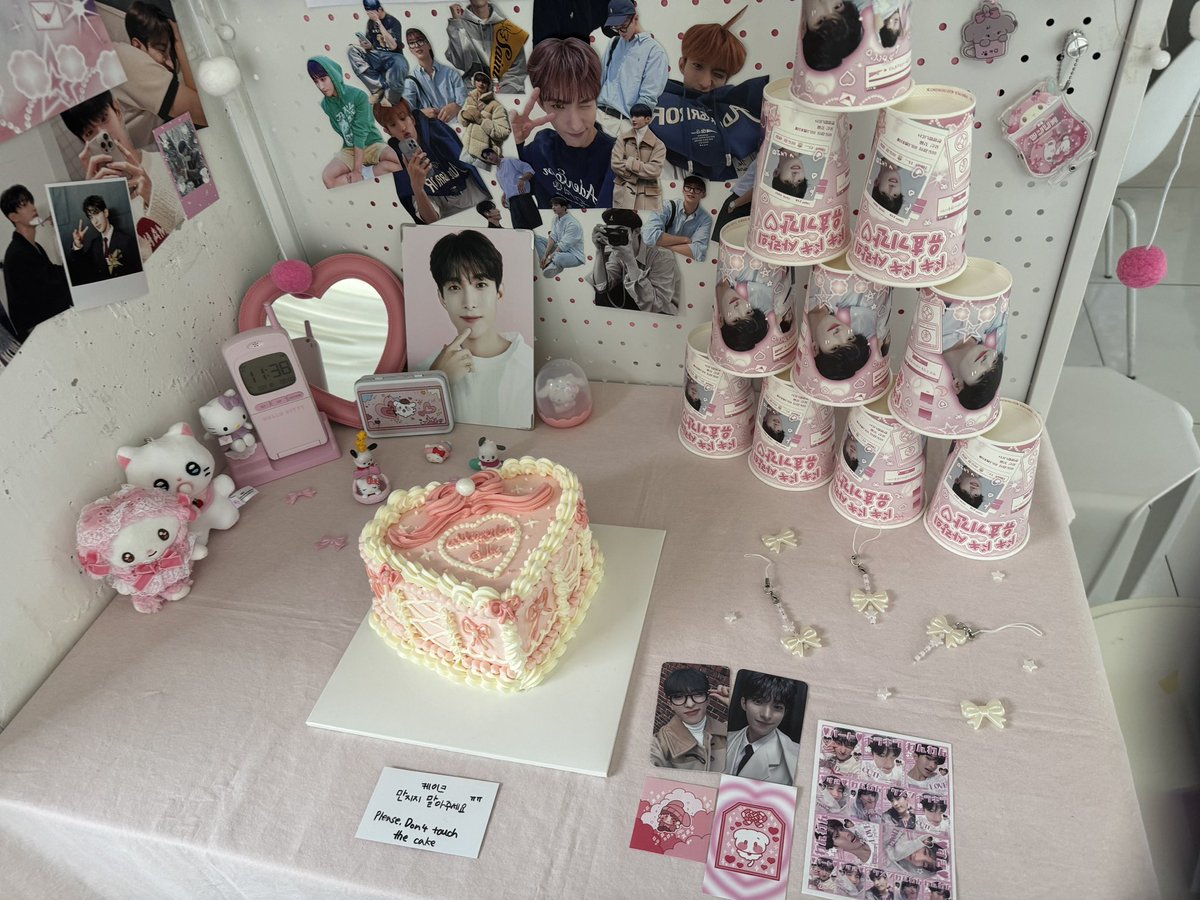 _17_sora's tweet photo. #Pinklenseffect
#900일뒤_더_도아할_차례
📍카페 소공원
선착 4등으로 토이카메라 성공했어요😍🩷 짱짱 이뻐서 감동…
기본특전 진짜 너무 이뻐요… 포카도 엽서도 스티커도 아름다움,, 엽서 뒷면 편지 보고 제가 다 감동했어요 ㅠ
디피도 완번 핑쿠핑쿠🩷해서 너무 이뻤어요!! https://t.co/gKqQ5CjCJN