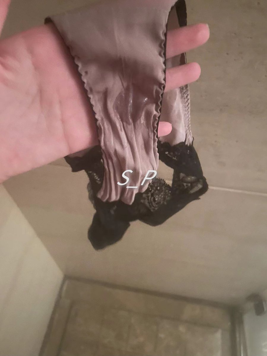 有贱狗来舔妈妈的骚内裤么？
#贱狗 #SM #Dom #贱货