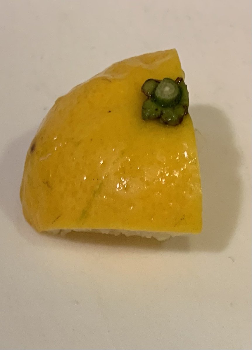 少し入手したクンサーラみかん。ベルガモットに似てる香りだったので、果汁と皮を少し紅茶に入れてみたら、そっくりアールグレイ風味になった。これ和製アールグレイいけそう。