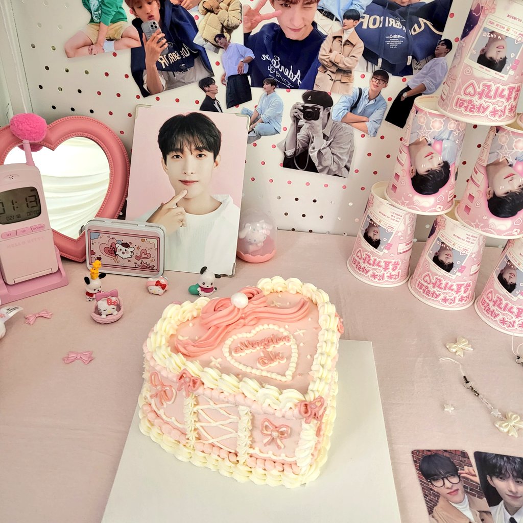 dreaming_carat_'s tweet photo. ᰔᩚ카페 소공원ᰔᩚ
오늘 방문한 카페들 중 제일제일 마음에 들었던 카페 .ᐟ
핑크핑크 아기자기한 분위기가 너무 몽글몽글했고
일단 특전들이 너무 다양하고 후해서 너무나 해피💗
그리고 저 럭드 3등 틴케이스 뽑았어요 (。•̀ᴗ-ღ)
#Pinklenseffect
#900일뒤_더_도아할_차례 https://t.co/4TrM5EYWVW