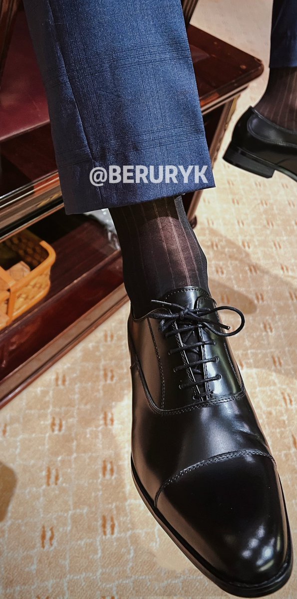 BERURYK's tweet photo. 不想上班 只想摸鱼 #正装丝袜 https://t.co/FJtxMQ4LUf