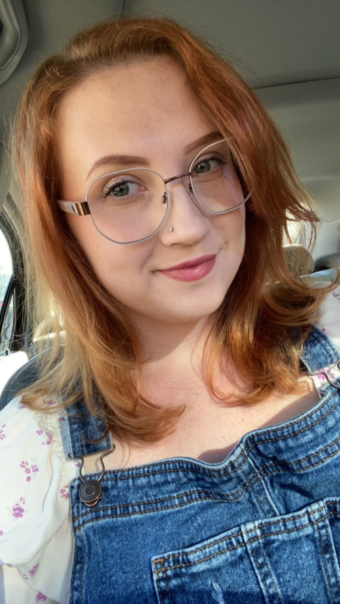 sass__chan's tweet photo. It’s the 26th annual Amanda Day 🥳 say happy birthday or else (also hi I have glasses now) https://t.co/kzgit2EReE