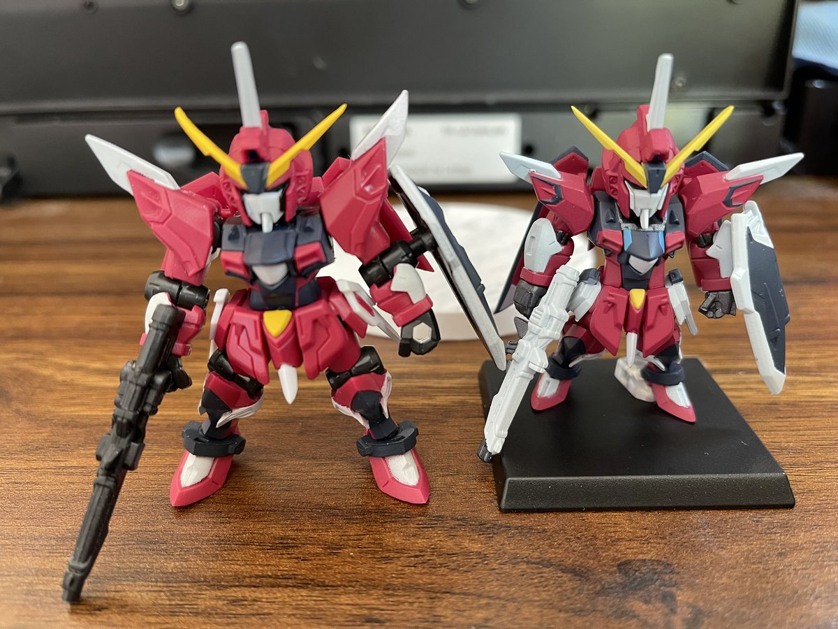 ちなみに #ガンダムコンバージ と #モビルスーツアンサンブル の比較