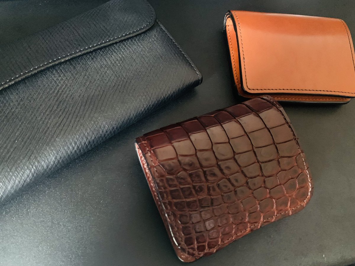 手持ちのベイカー社の財布👀 ロシアンカーフのブラック フルグレイン