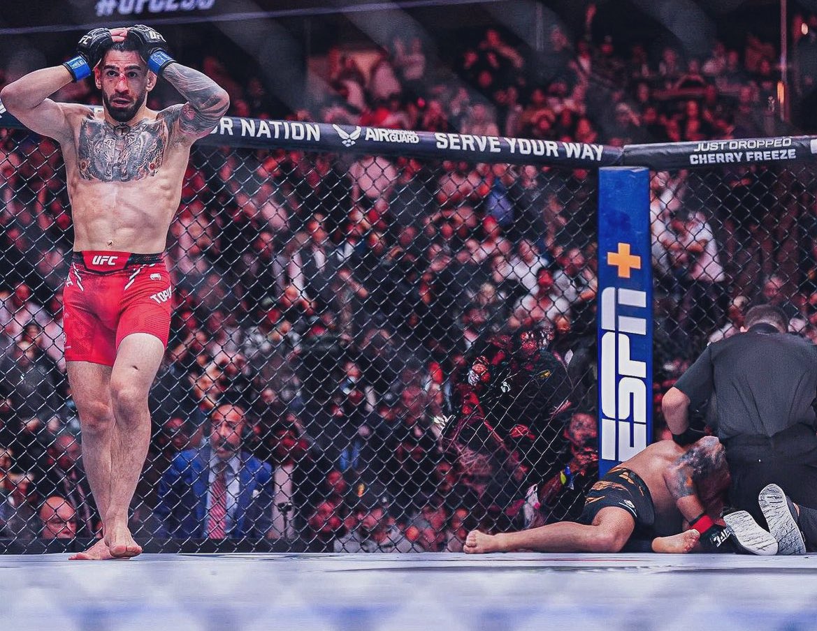 fightpicsgohard's tweet image. Ilia Topuria knocks out Alexander Volkanovski (2024)

📸 @CooperNeill