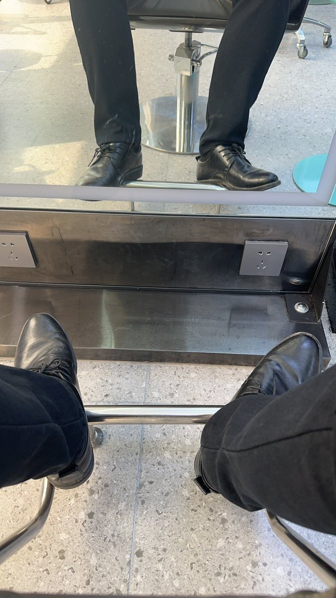 剪个头发
再熬一年。
#南宁