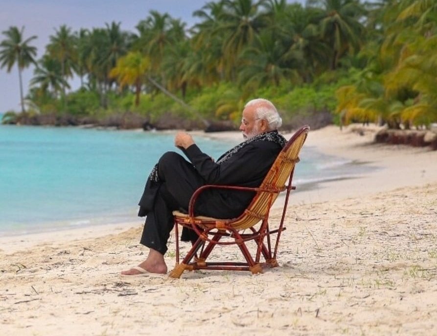 वो दस कदम क्या चला
एक देश बर्बाद हो गया?
#IMF
#Maldives 
#Bailoutpackage
😆😆